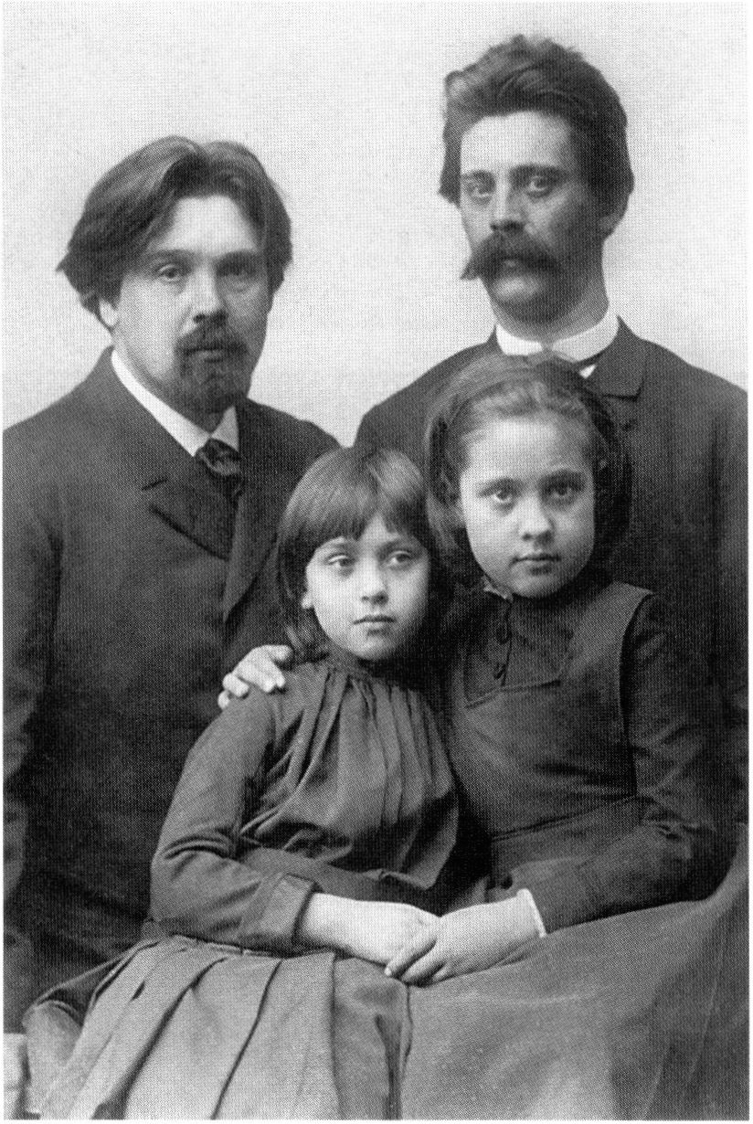 Василий Суриков с дочерьми и братом Александром. Фото. 1889 г.